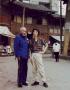 1994年5月于故乡岳池县旧北街与初中美术先生黄纯合影。重返阔别四十余年的家乡岳池，往事历历，感怀万千。